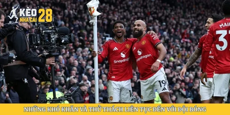 Những khó khăn và thử thách liên tục đến với đội bóng